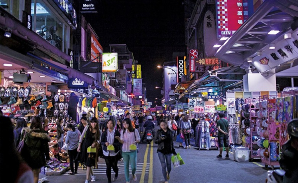 Dongdaemun ở Seoul mua sắm về đêm có gì đặc biệt? Chợ thời trang, DDP và mẹo mua cho khách Việt