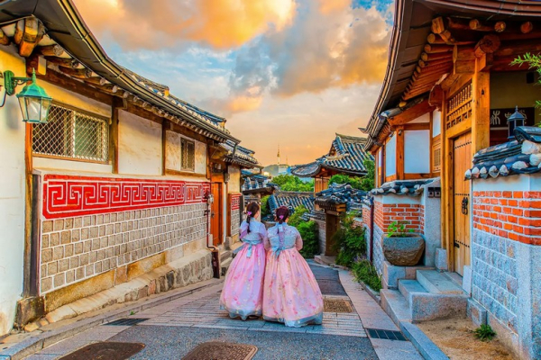 Làng cổ Bukchon Hanok có gì đáng dạo và chụp ảnh? Lộ trình, khung giờ và lưu ý giữ yên tĩnh