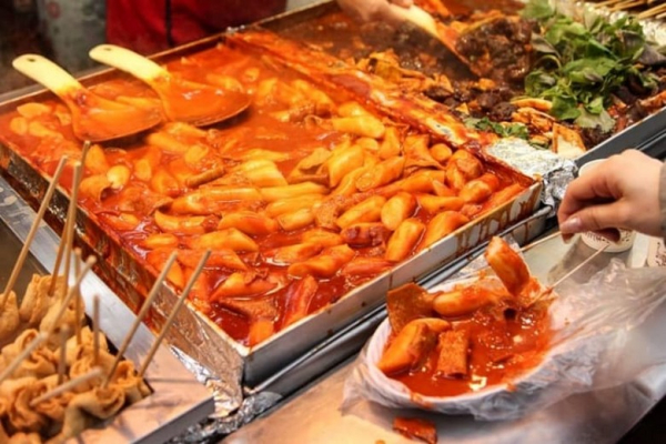 Trải nghiệm chợ đêm và đồ ăn đường phố ở Myeongdong: Ăn gì, khu nào và mẹo cho khách Việt