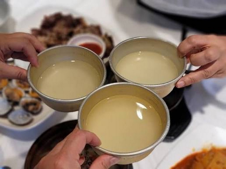 Bàn rượu makgeolli truyền thống cùng các món ăn kèm tại Jeonju
