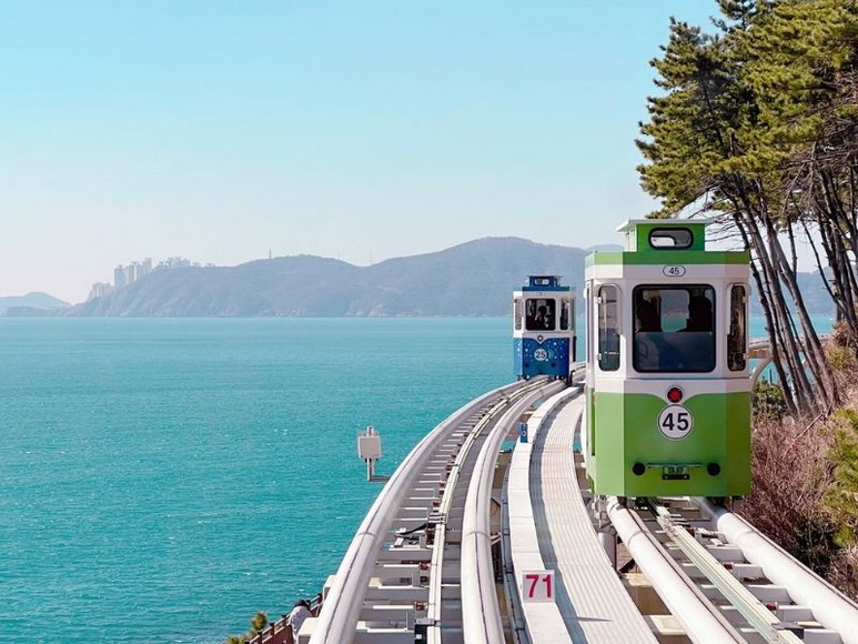  Bãi biển Haeundae và tàu cao tốc KTX ở Busan