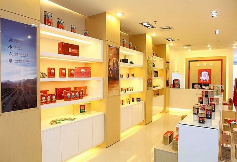  Bên trong một cửa hàng hồng sâm và mỹ phẩm trong chương trình tour