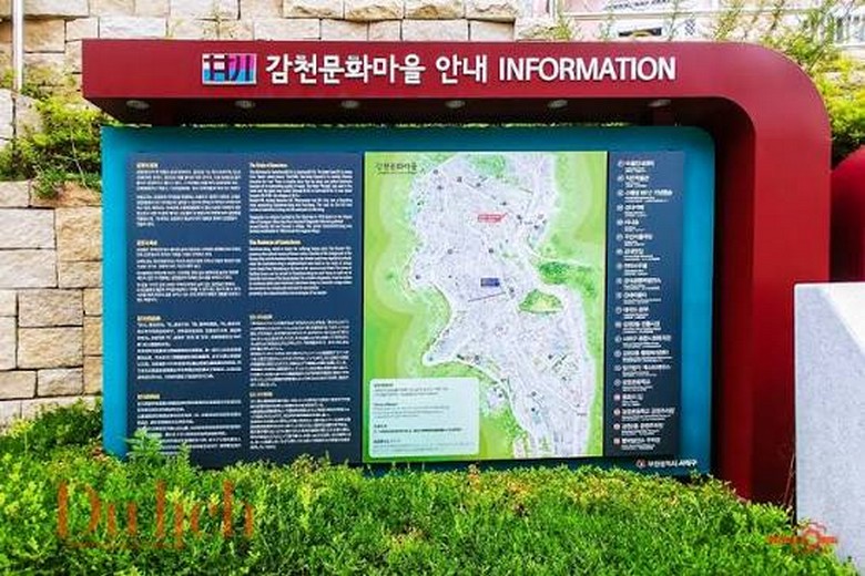 Bản đồ giấy đánh dấu các điểm tham quan và đóng dấu trong làng Gamcheon