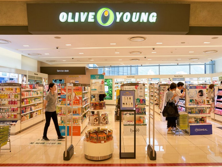 Bảng giảm giá sale tại một cửa hàng mỹ phẩm ở Hàn Quốc
