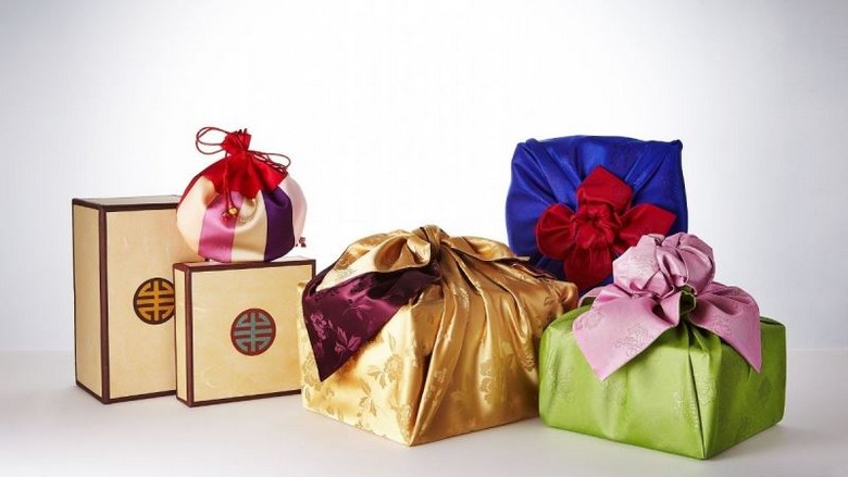 Bộ quà tặng với số lượng được lựa chọn cẩn thận theo quan niệm may rủi Hàn Quốc