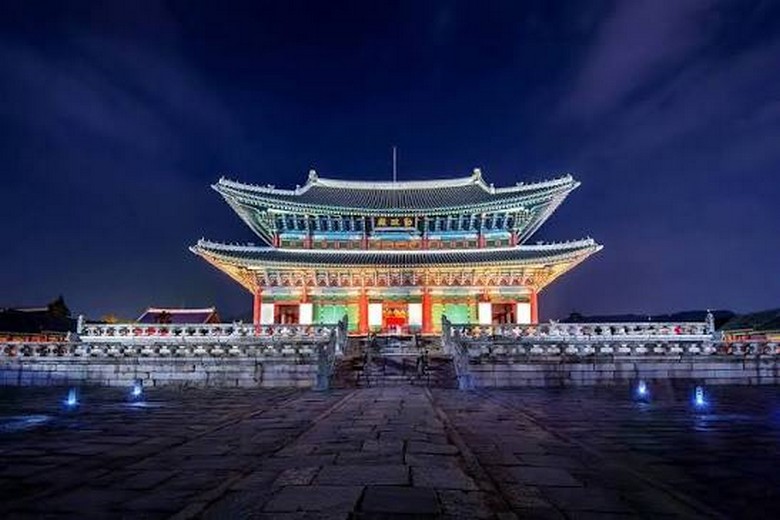 Cung điện Gyeongbokgung với điện Geunjeongjeon uy nghi giữa Seoul