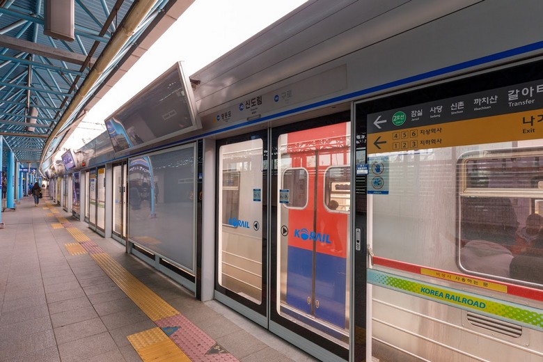 Ga Dongdaegu hiện đại kết nối tàu KTX với tàu điện ngầm Daegu