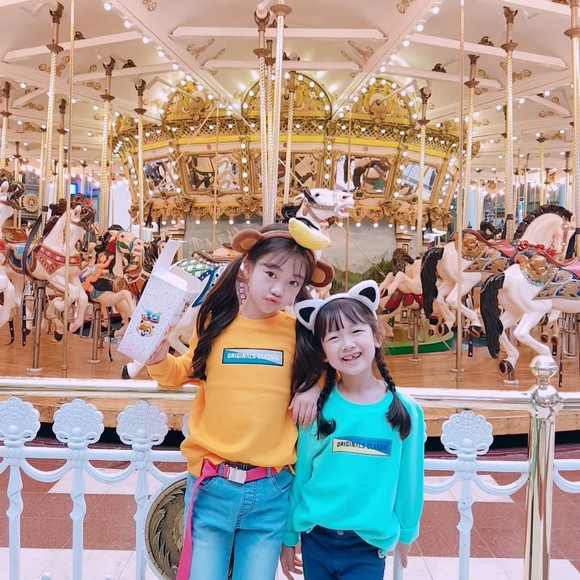  Gia đình khách Hà Nội vui chơi cùng con nhỏ tại khu Jamsil Seoul