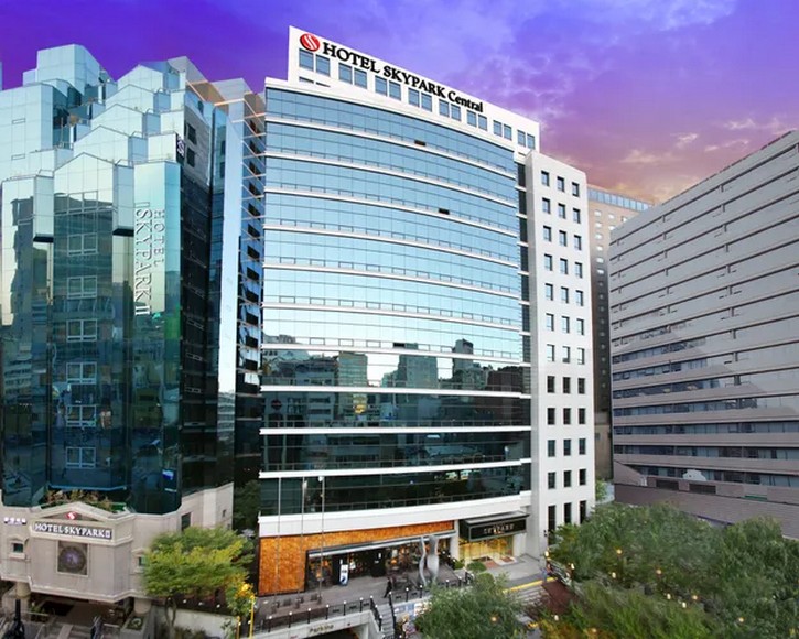 Khách sạn ở Seoul nằm gần lối vào ga tàu điện ngầm