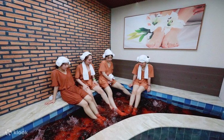 Khu bể tắm nóng lạnh dành riêng cho một giới tính tại jjimjilbang