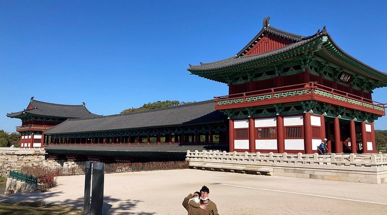 Làng cổ Gyochon với nhà hanok truyền thống gần khu lăng mộ Daereungwon