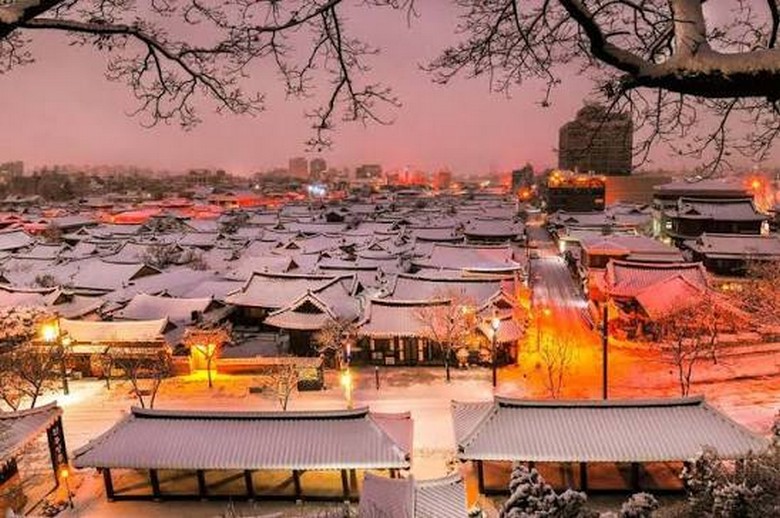 Làng cổ Hanok Jeonju với những mái nhà truyền thống xếp lớp