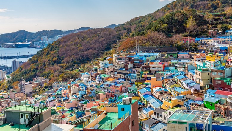 Làng văn hóa Gamcheon nhìn từ đài quan sát tại Busan