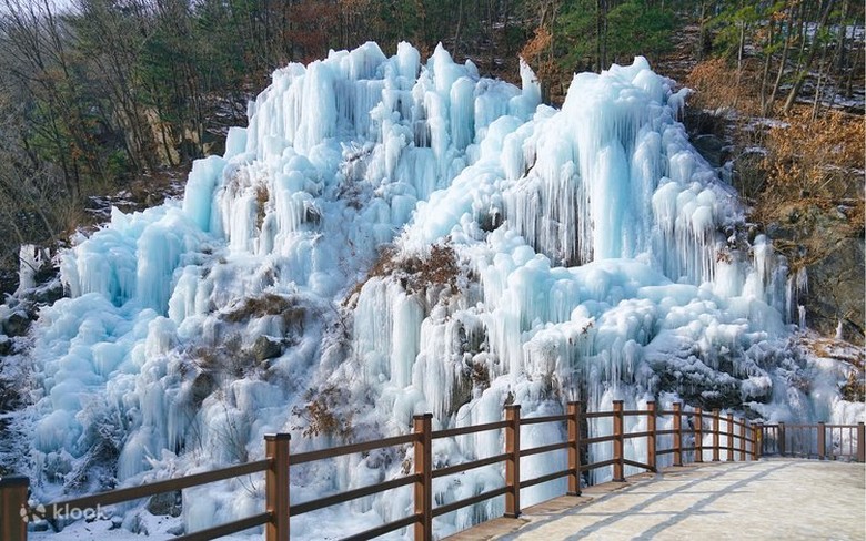 Phong cảnh núi tuyết tại suối Odaecheon nơi diễn ra lễ hội cá hồi Pyeongchang