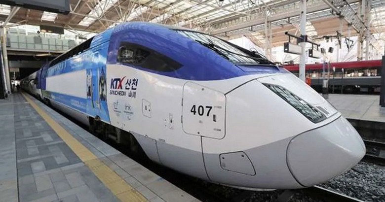 Tàu cao tốc KTX đi với tốc độ hơn 300kmh đi từ Seoul tới Busan
