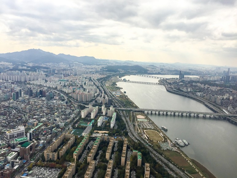 Toàn cảnh Seoul nhìn từ đài quan sát Seoul Sky trên tháp Lotte World Tower