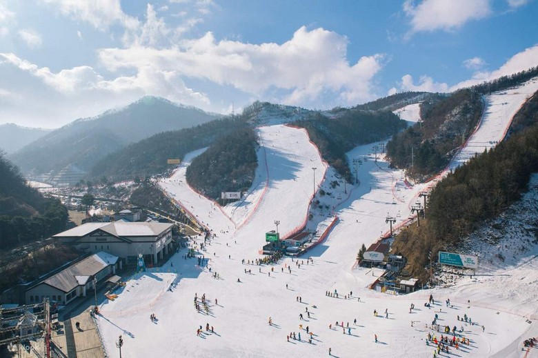  Toàn cảnh khu trượt tuyết Elysian Gangchon nằm trong thung lũng Chuncheon