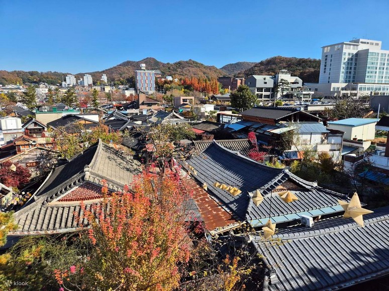 Toàn cảnh làng Hanok Jeonju với mái ngói cong san sát nhau