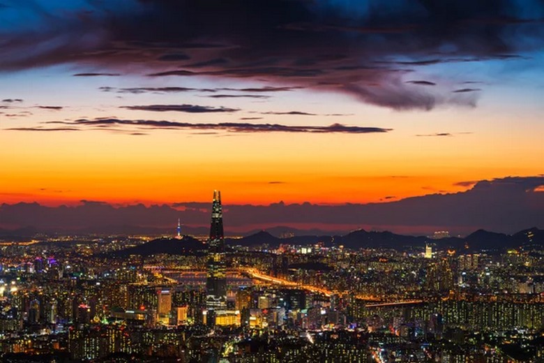 Toàn cảnh thành phố Seoul nhìn từ Tháp N Seoul lúc hoàng hôn