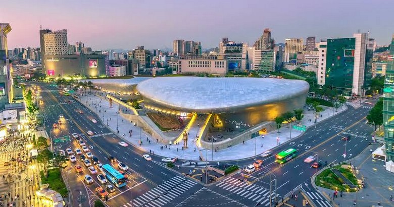 Trung tâm văn hóa và giải trí hiện đại tại Seoul thể hiện sự đầu tư của Hàn Quốc vào ngành công nghiệp văn hóa