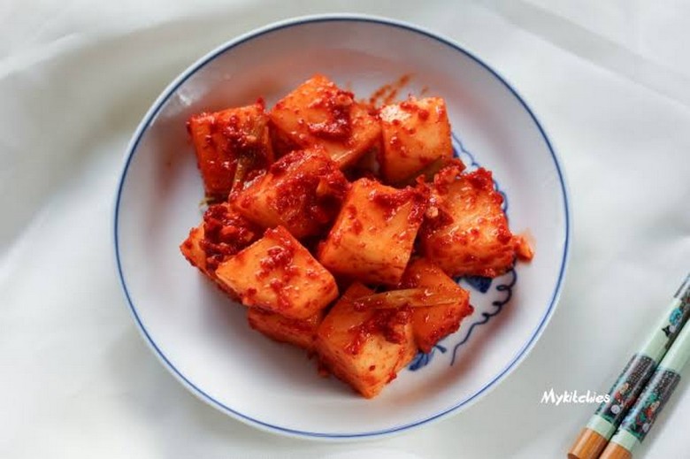 Đĩa kim chi củ cải kkakdugi thái khối vuông giòn