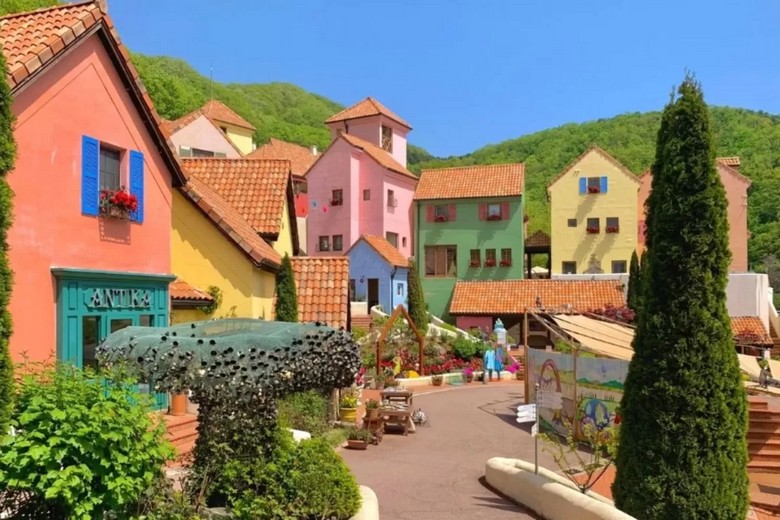 Làng Petite France và vườn Bình An gần đảo Nami